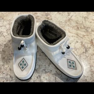 Manitobah Mukluks